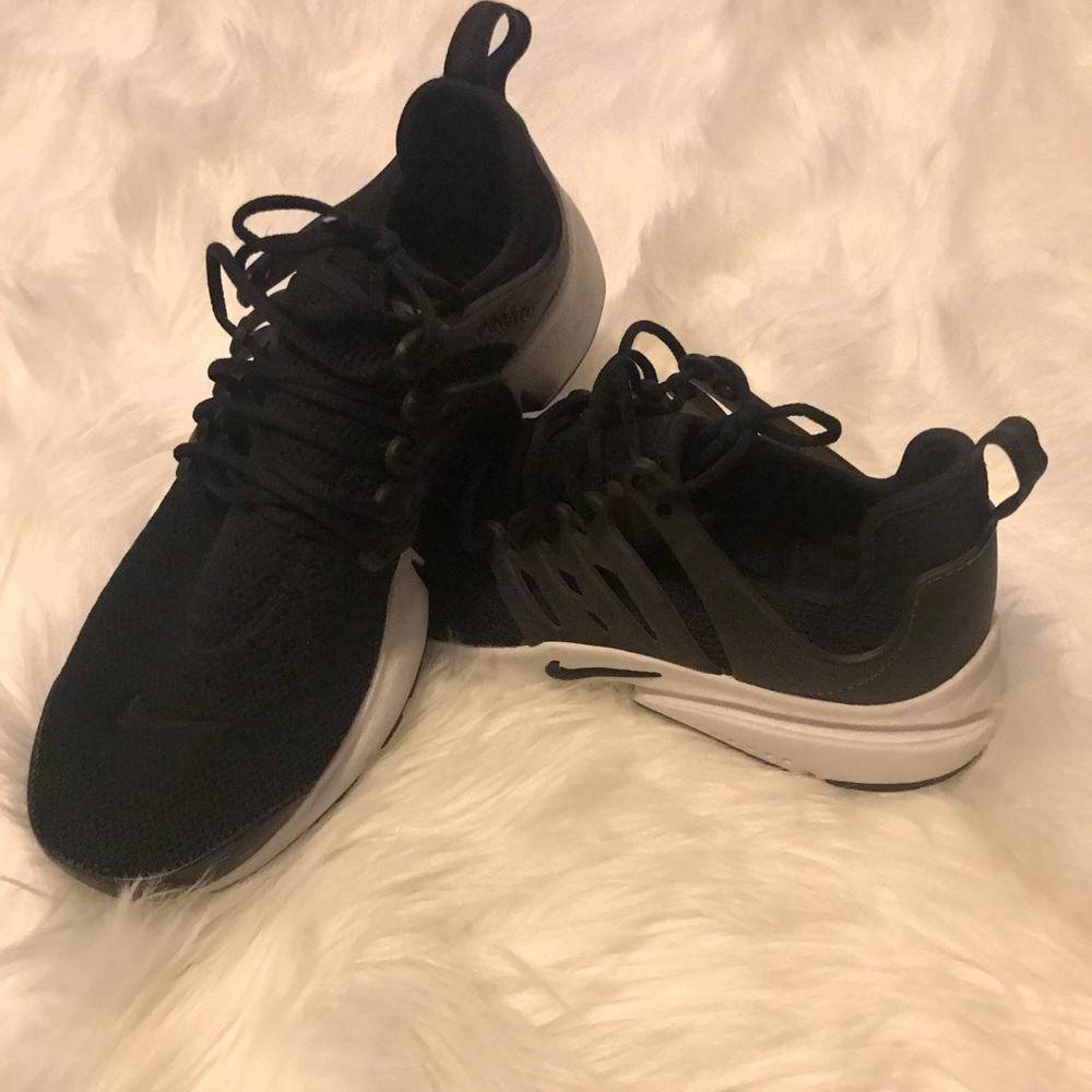 - Black nike prestos
